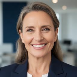 Directiva sonriente en una oficina moderna, con maquillaje natural y mirada descansada